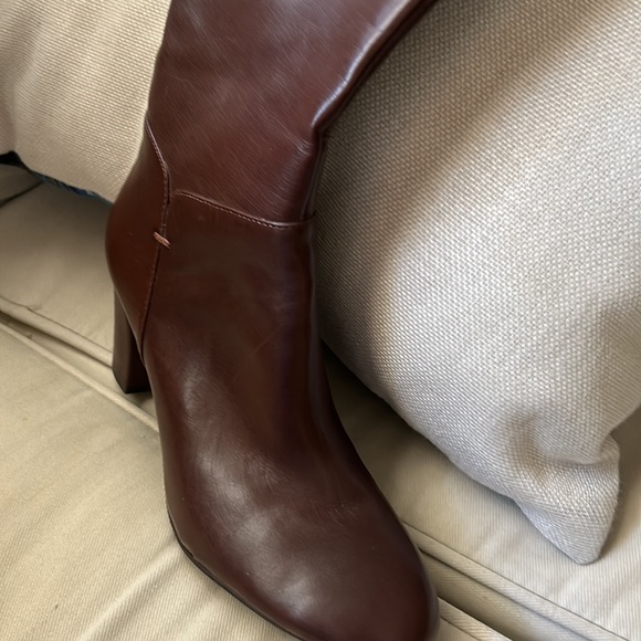H by Halston Heeled Leather Boot like new Ladies 6 1/2 Medium Brown - Picture 5 of 5